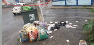 Você gostaria de um contêiner como esse na sua calçada, em frente à sua casa?