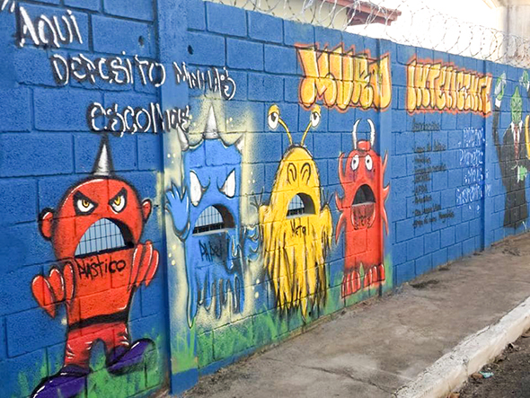 Perdeu o caminhão da coleta seletiva? Leve seu reciclável para um muro inteligente