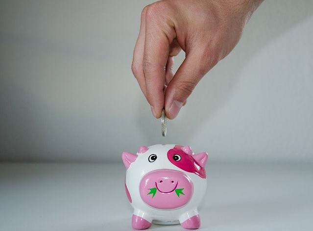 Aumento vem aí: o que fazer para economizar luz, gás e água