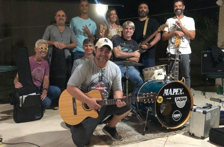 A volta triunfal do The Fhuntos na cervejaria Aloprada
