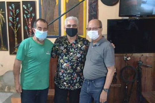 Encontro de artistas: Paulinho Pedra Azul visita o ateliê de Márcio Barbosa