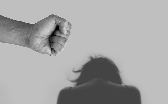 Precisamos falar sobre violência contra a mulher